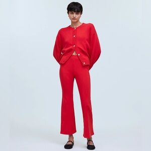 DONNI - The Rib Kick Flare